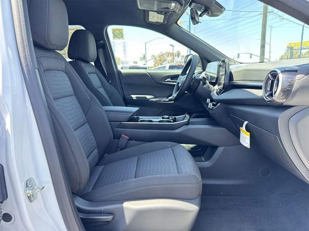 New 2026 Chevrolet Equinox LT w/ Safety and Technology Package FWD image 32