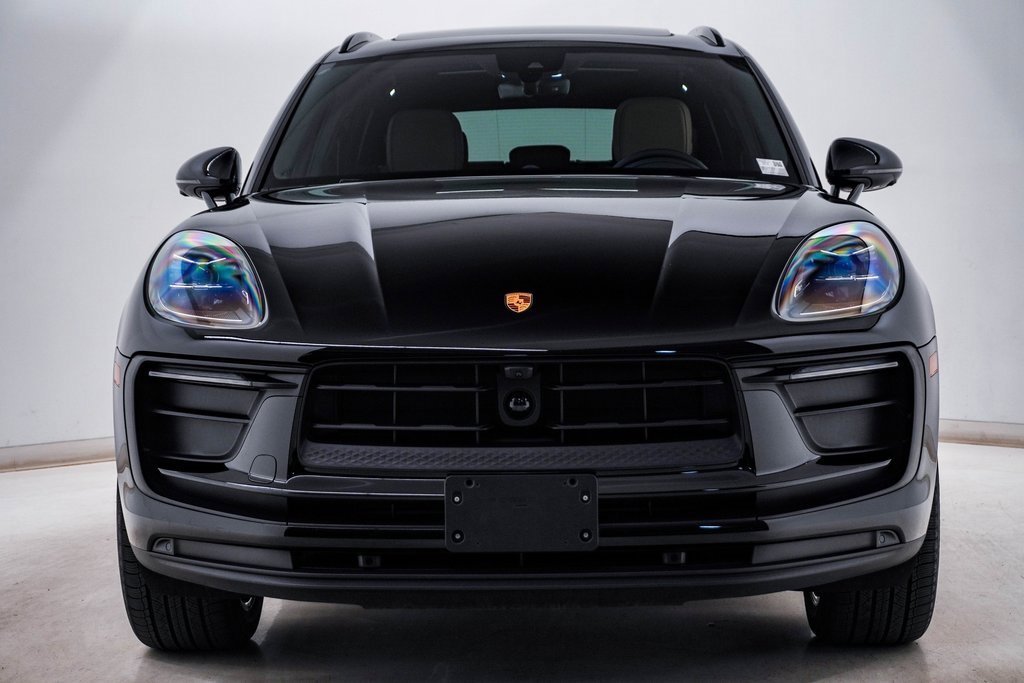 Certified 2025 Porsche Macan image 6