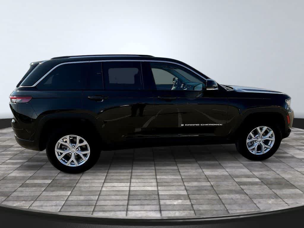 Used 2023 Jeep Grand Cherokee Limited w/ Trailer Tow Prep Group (B) AWD/4WD image 8
