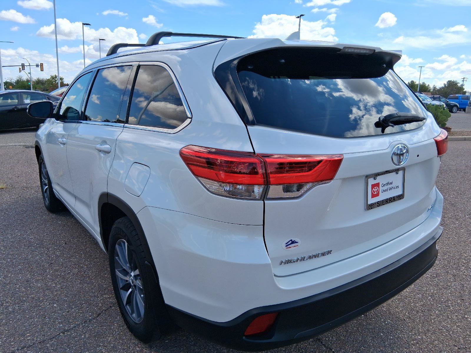 Certified 2017 Toyota Highlander XLE FWD image 4