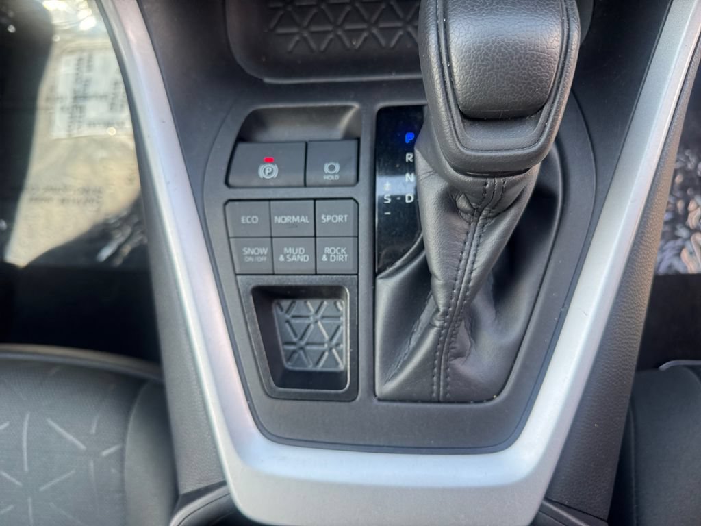 Used 2024 Toyota RAV4 XLE AWD/4WD image 18