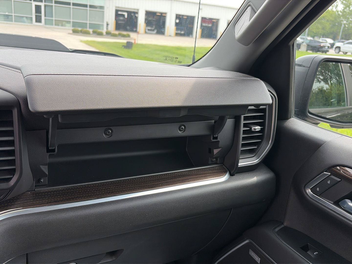 Used 2022 Chevrolet Silverado 1500 LT Trail Boss w/ LT Trail Boss Premium Package AWD/4WD image 24