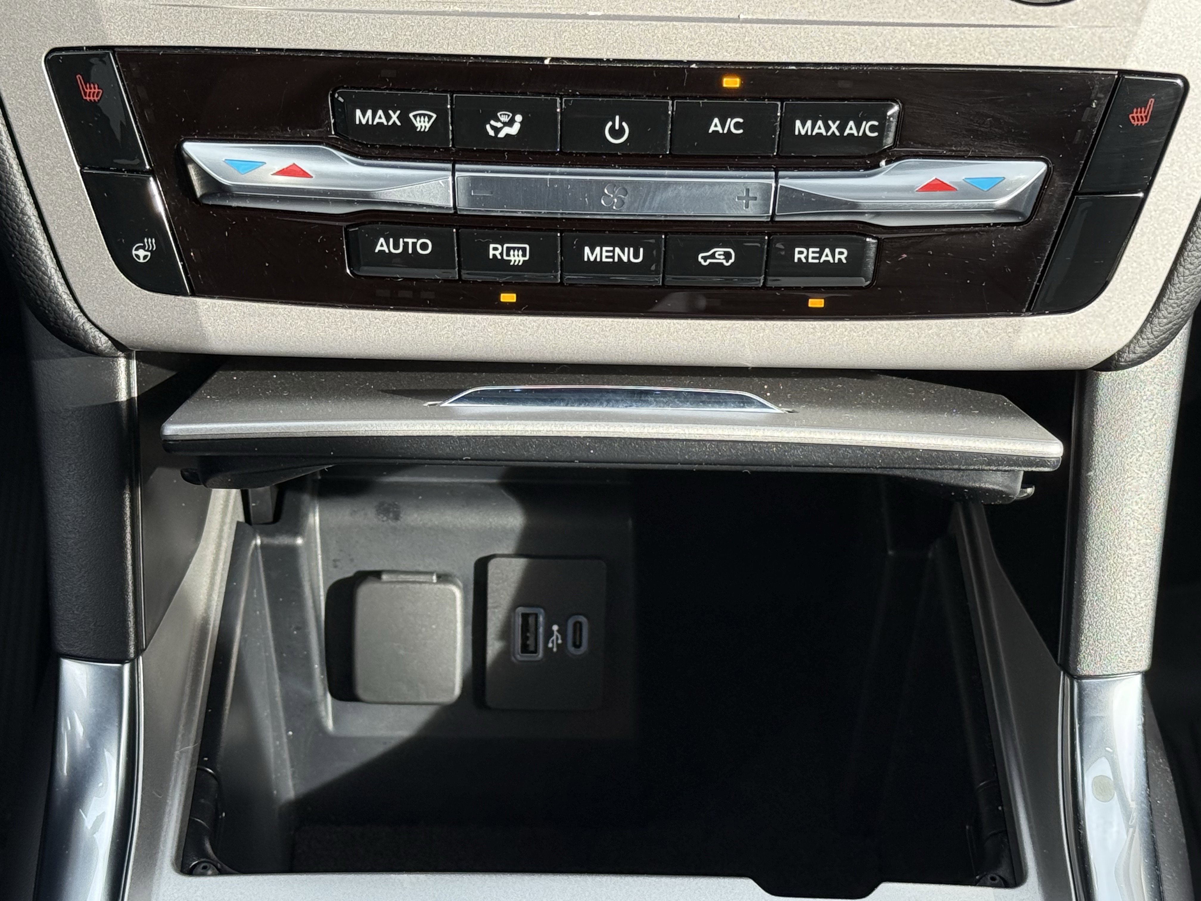 Used 2023 Ford Explorer XLT w/ Equipment Group 202A image 27