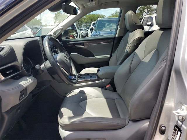 Used 2022 Toyota Highlander Limited image 13