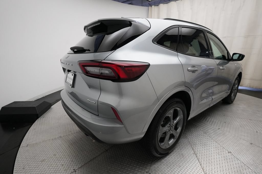 Used 2024 Ford Escape ST-Line w/ Tech Pack #1 AWD/4WD image 13