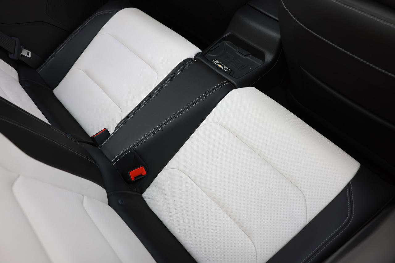 Used 2016 Chevrolet Camaro SS RWD image 14