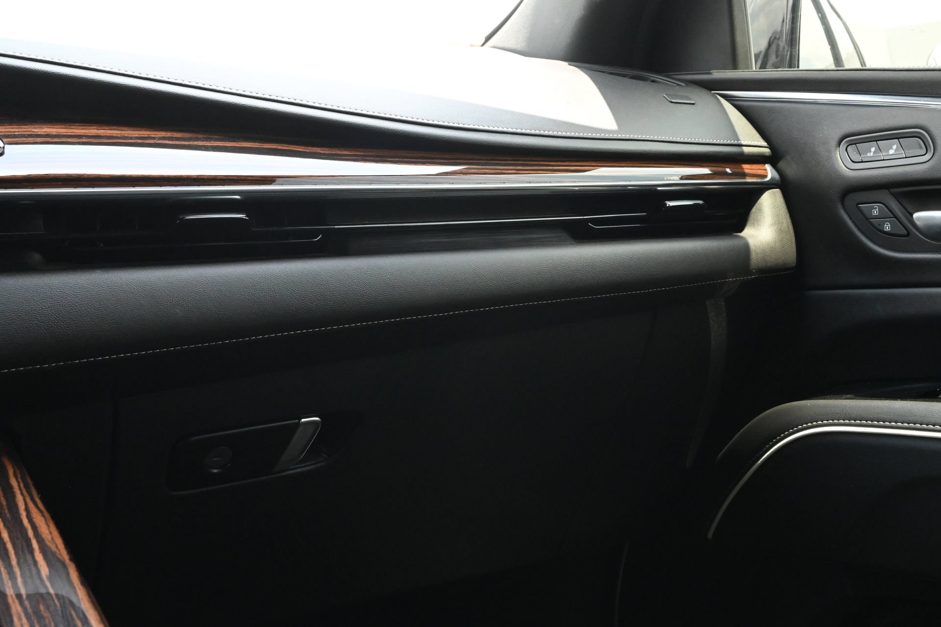 Used 2021 Cadillac Escalade Luxury RWD image 9