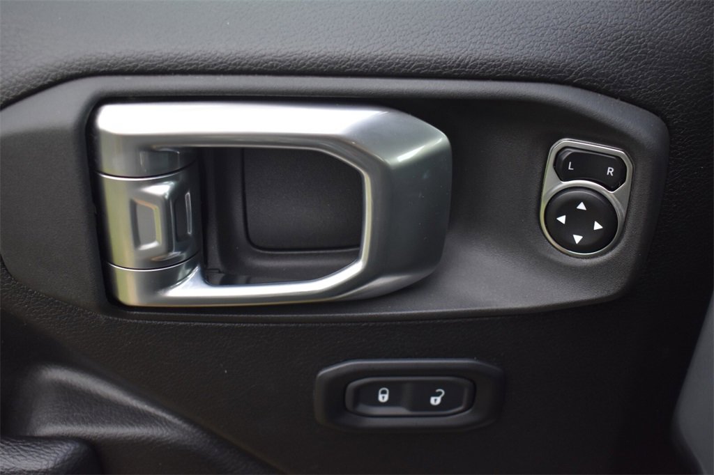 Used 2024 Jeep Wrangler Unlimited Rubicon w/ Technology Group image 23