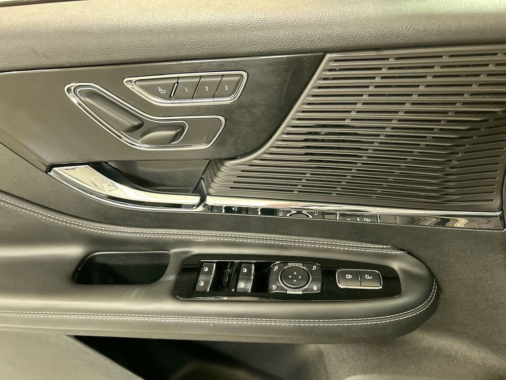 Used 2022 Lincoln Corsair AWD w/ Equipment Group 101A image 11
