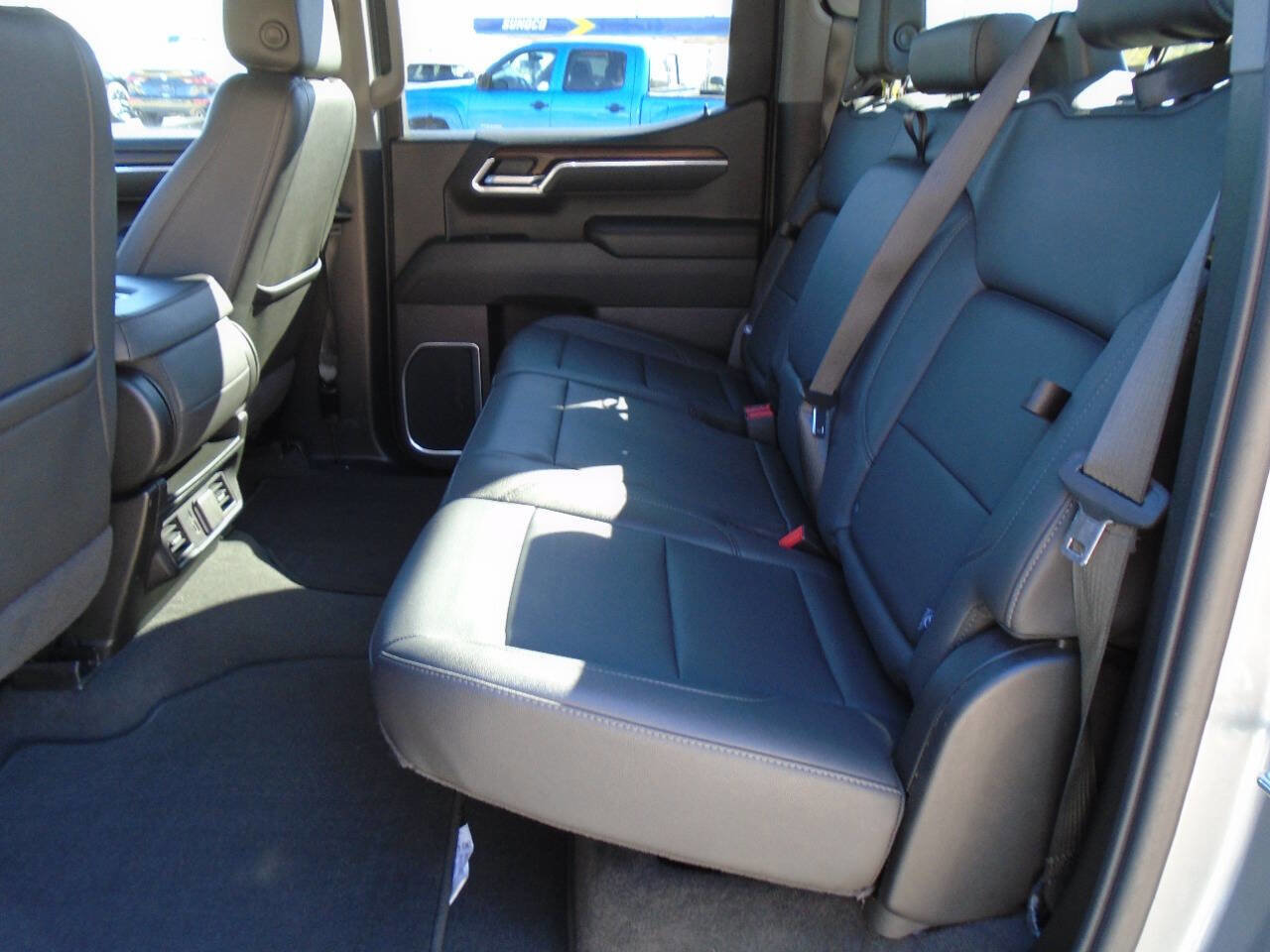 Used 2025 GMC Sierra 1500 SLT image 10