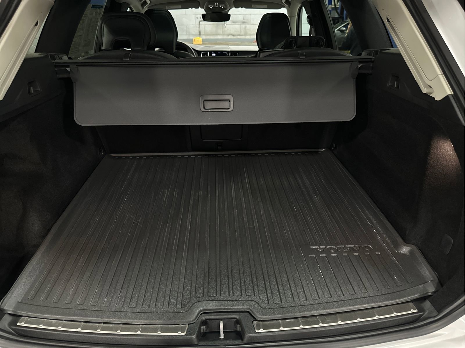 Used 2022 Volvo XC60 B5 Momentum w/ Climate Package image 13