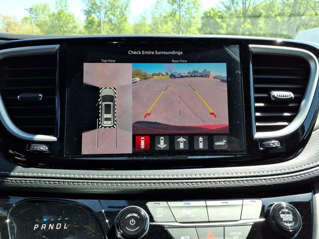 New 2027 Chrysler Pacifica Limited FWD image 24