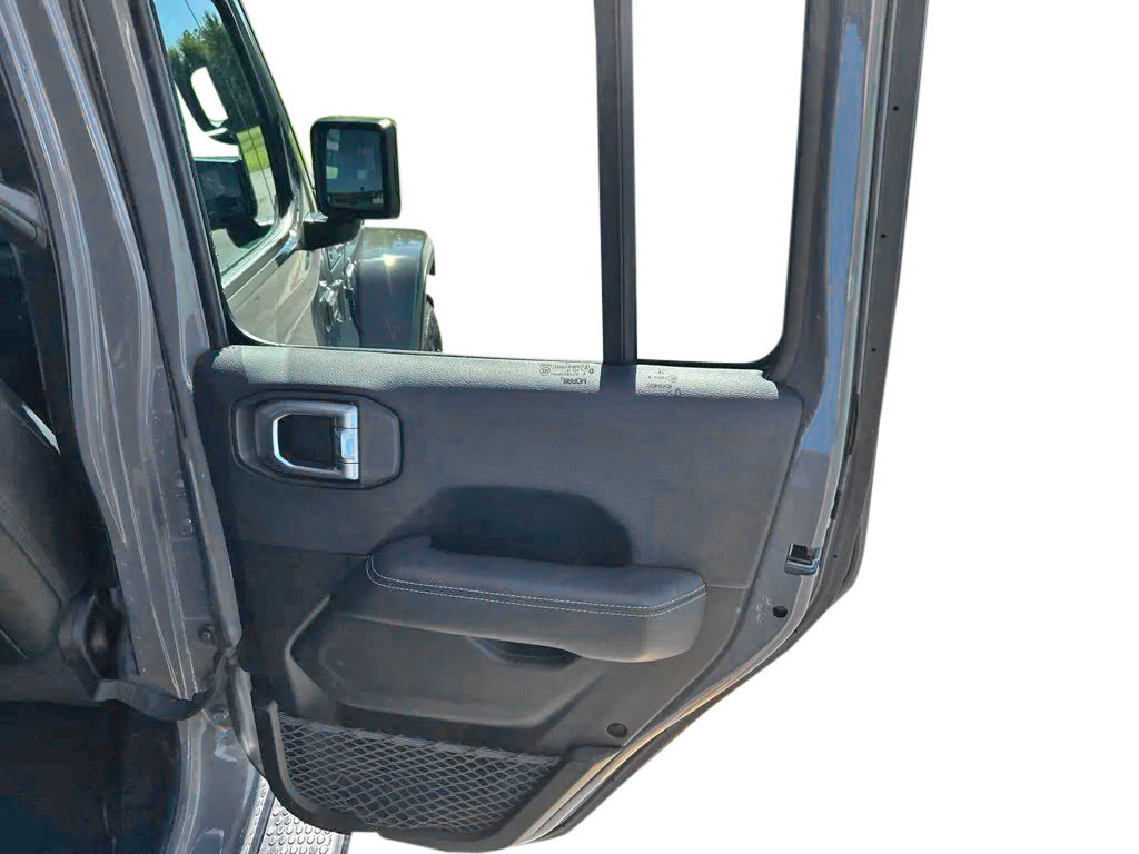 Used 2019 Jeep Wrangler Unlimited Sahara w/ Dual Top Group AWD/4WD image 28
