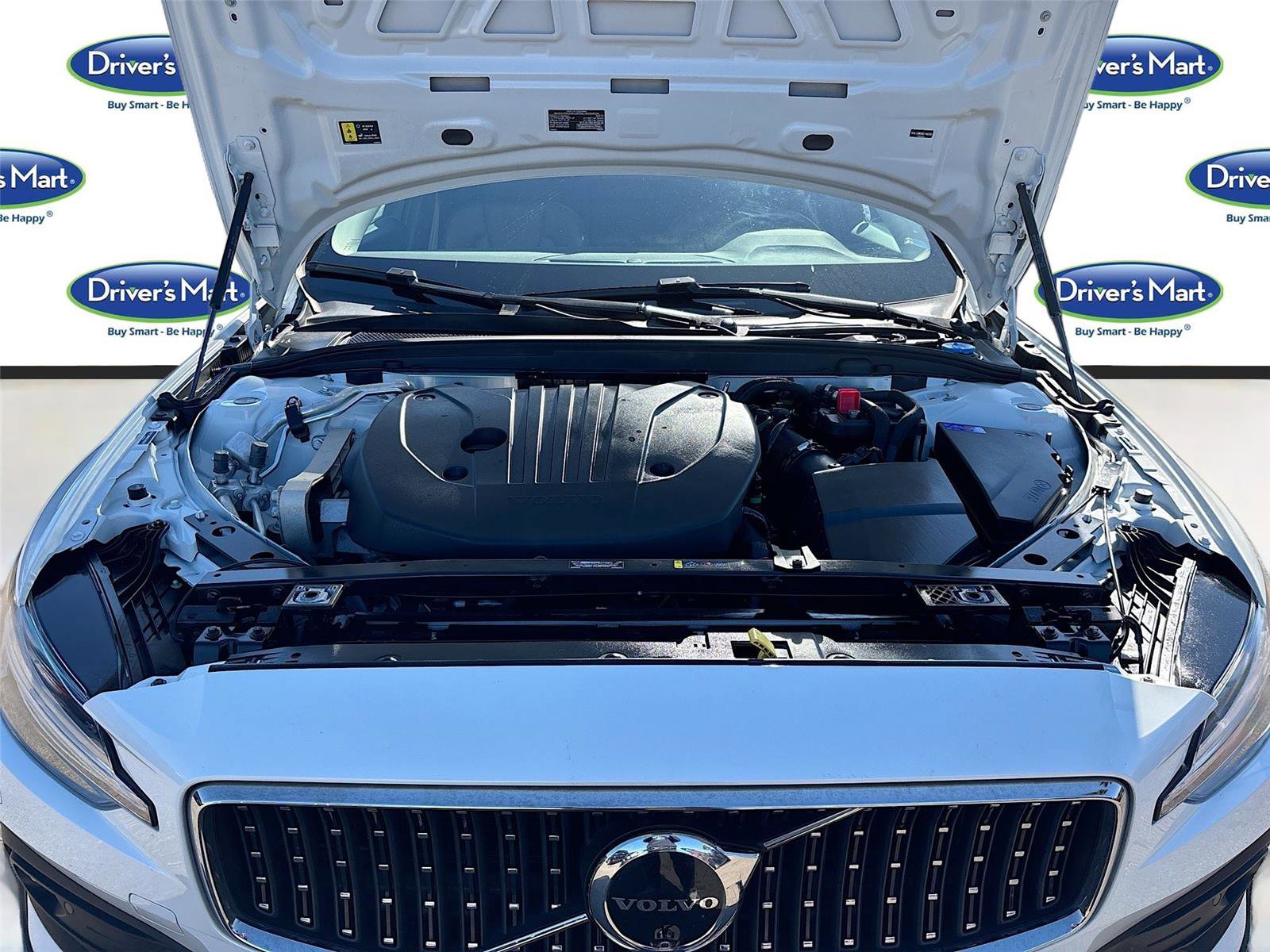 Used 2025 Volvo V60 B5 Cross Country Plus image 32