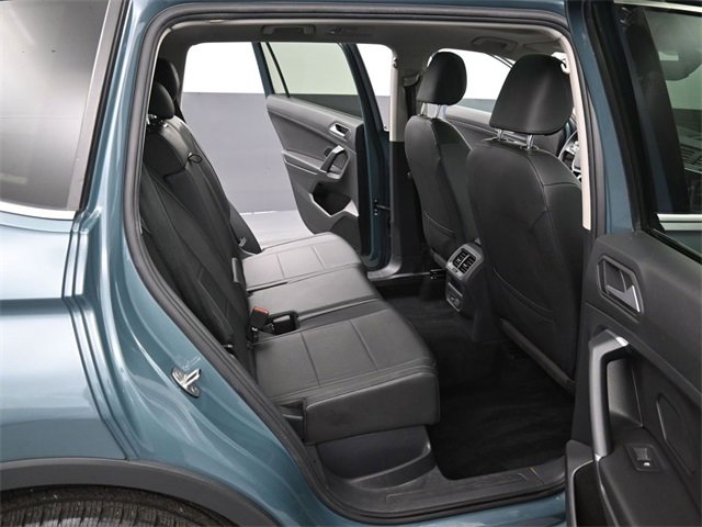 Used 2020 Volkswagen Tiguan SE w/ Panoramic Sunroof Package image 33