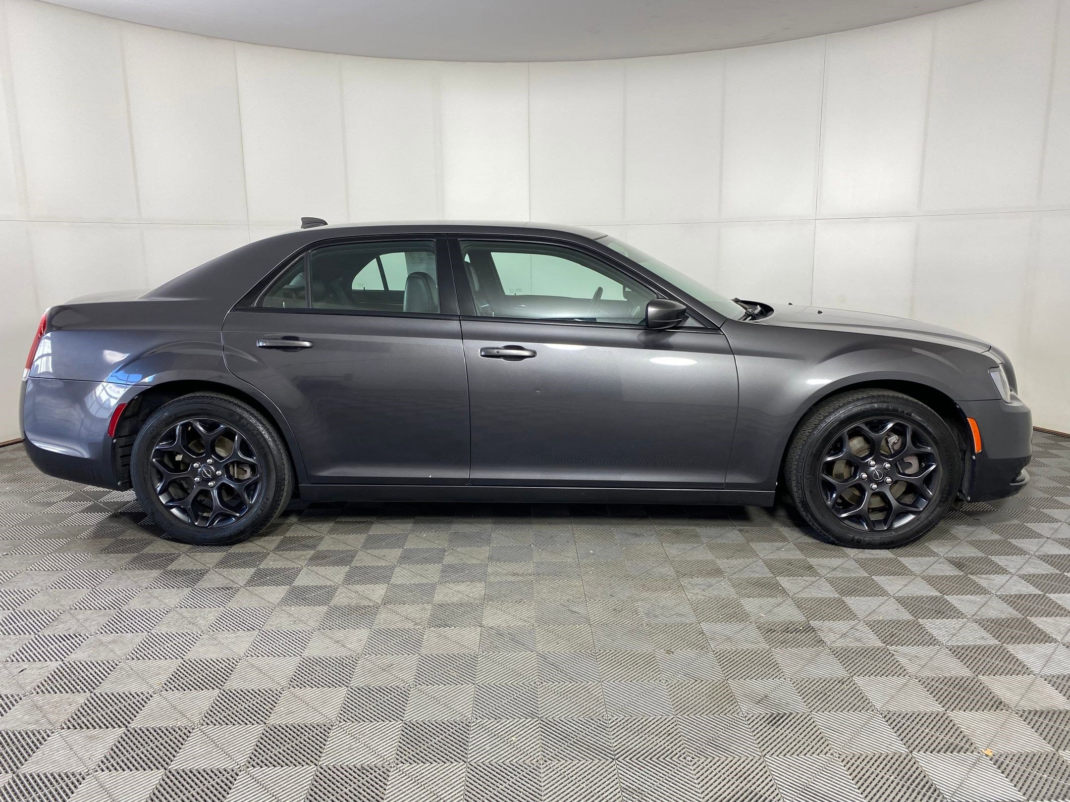 Used 2019 Chrysler 300 S image 8