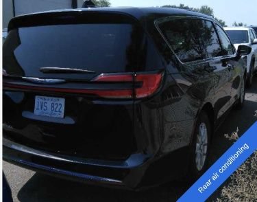Used 2024 Chrysler Pacifica Touring-L FWD image 11
