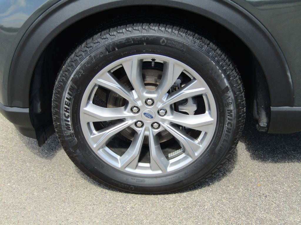 Used 2024 Ford Explorer XLT w/ Equipment Group 202A AWD/4WD image 4