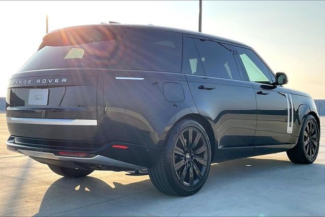 Used 2025 Land Rover Range Rover Long Wheelbase Autobiography image 2