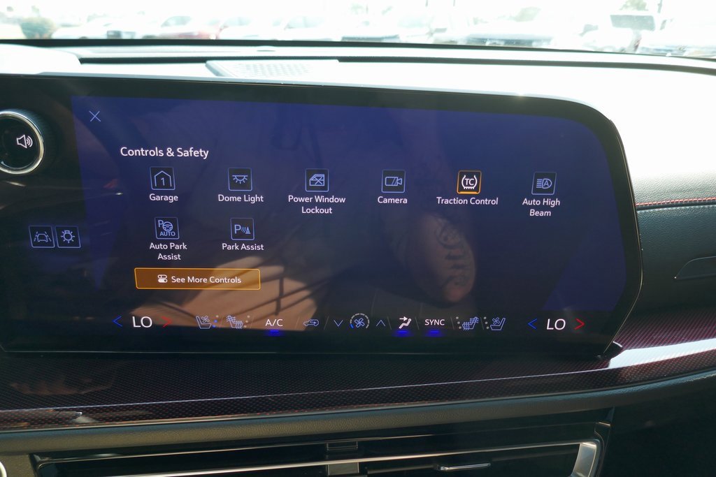 Certified 2025 Chevrolet Traverse RS image 35
