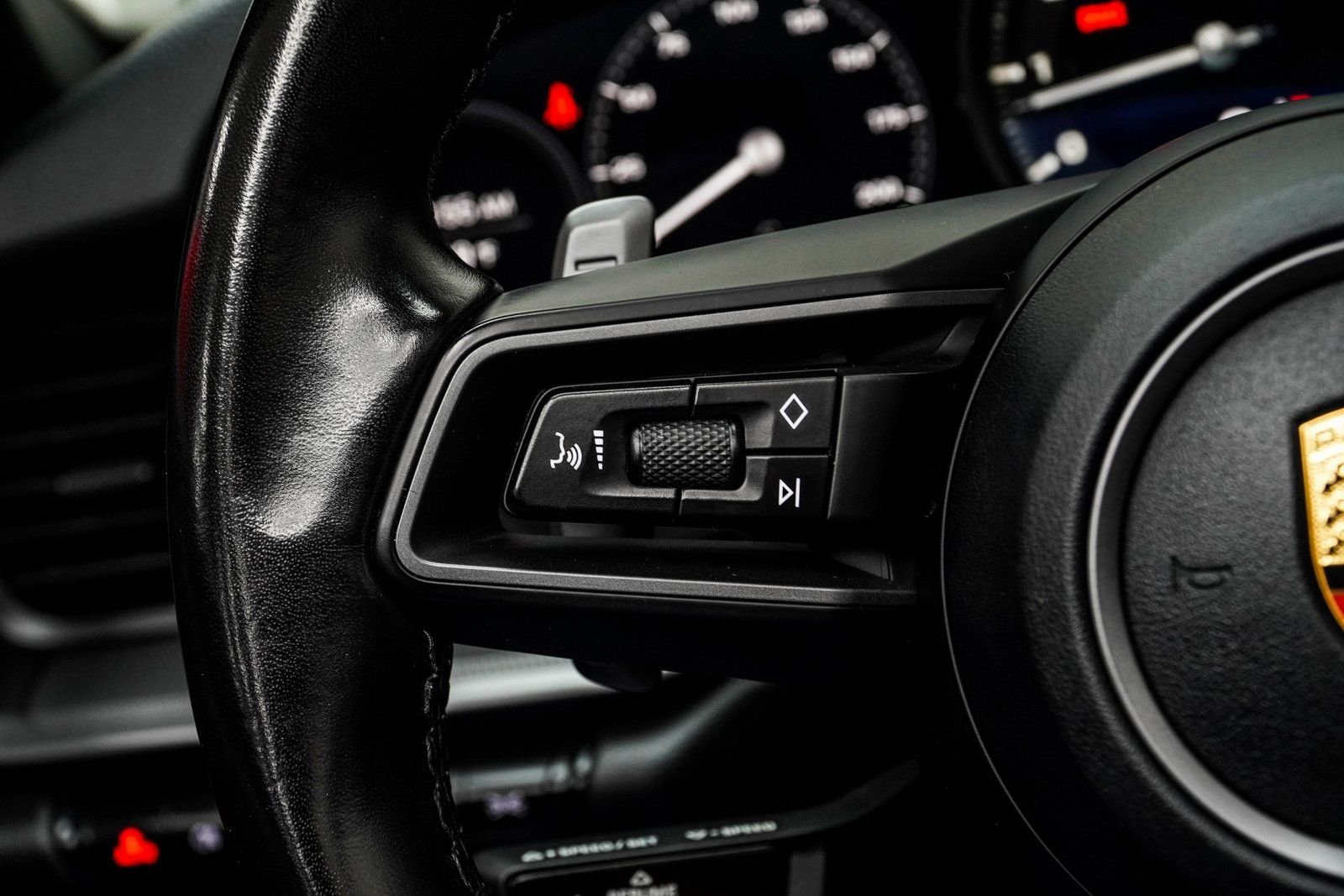 Used 2022 Porsche 911 Carrera w/ Premium Package image 39