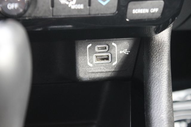 Used 2025 Jeep Compass Latitude w/ Convenience Group AWD/4WD image 9