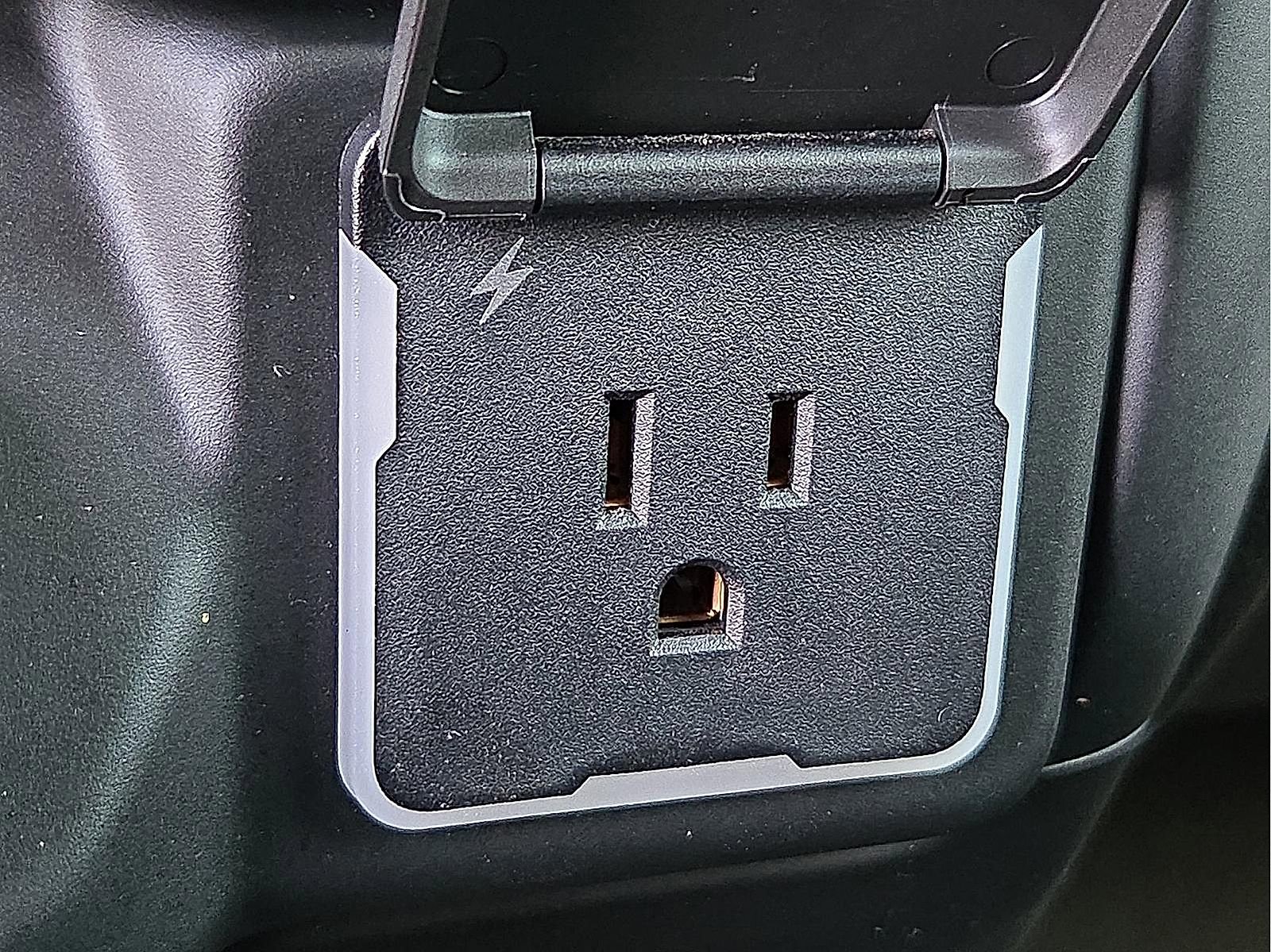 Used 2024 Chevrolet Silverado 1500 Custom image 18