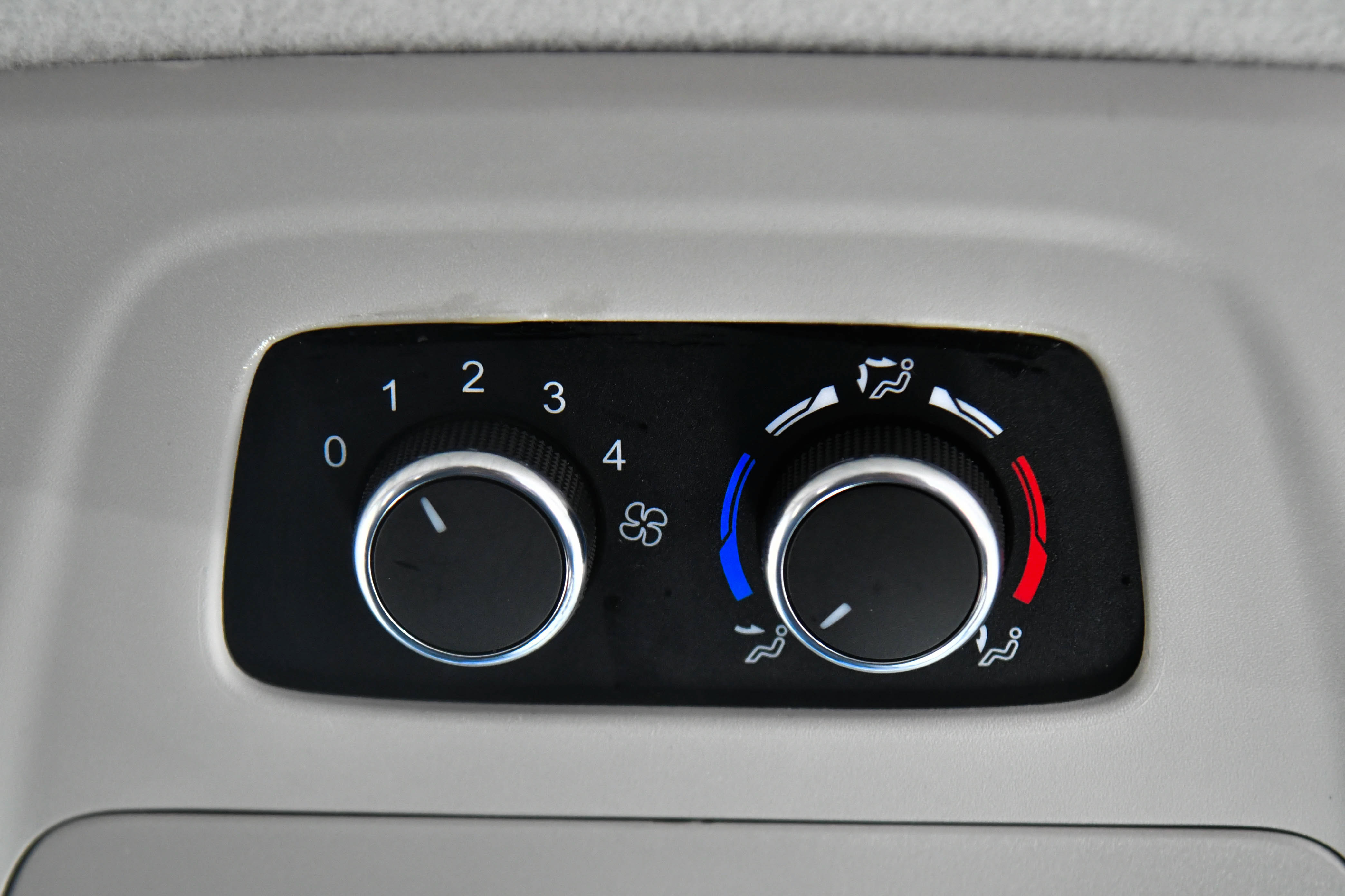 Used 2024 Ford Transit 350 XLT RWD image 42