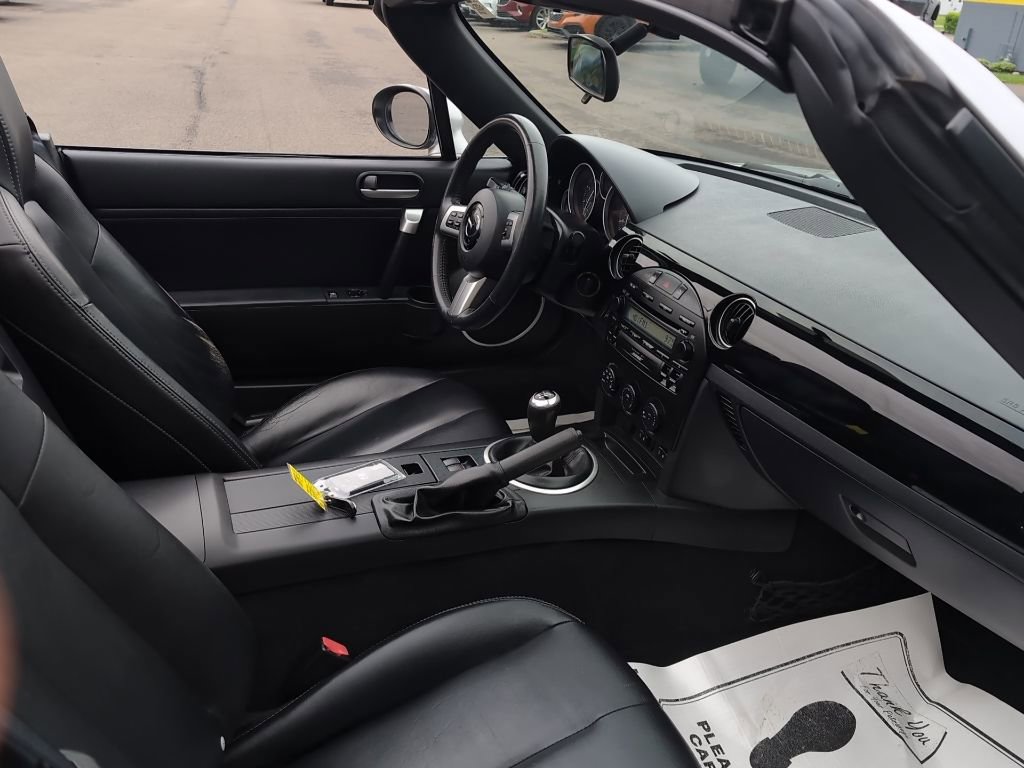 Used 2008 MAZDA MX-5 Miata Grand Touring w/ Premium Pkg RWD image 7