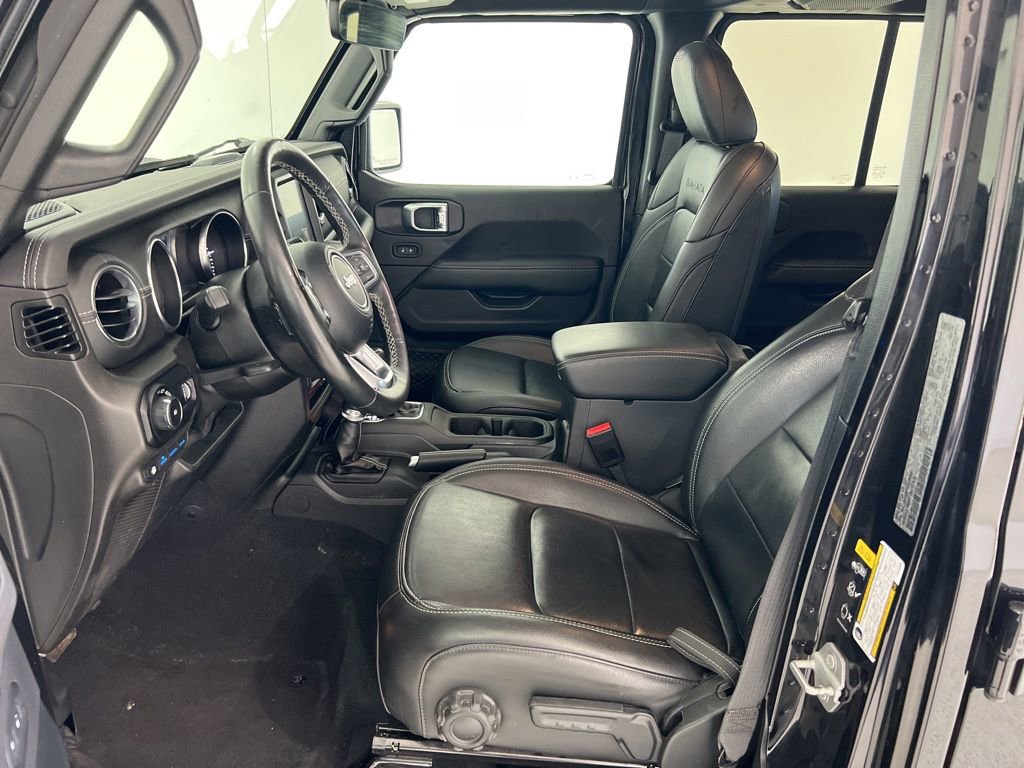Used 2023 Jeep Wrangler Unlimited Sahara w/ Cold Weather Group AWD/4WD image 17