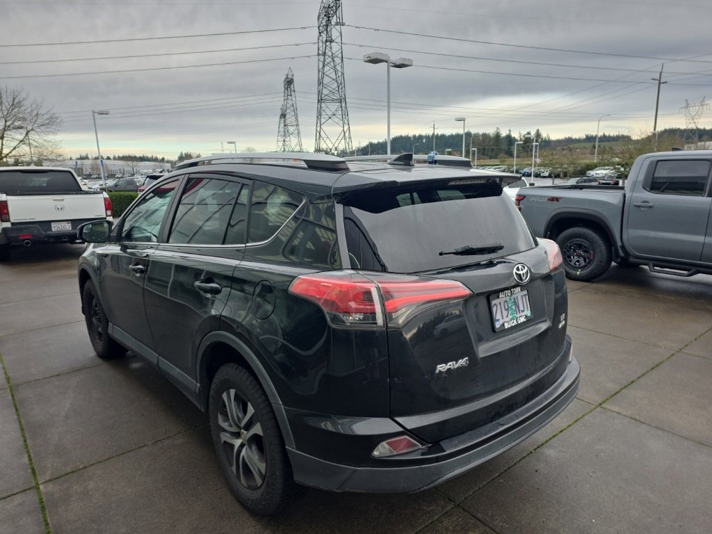 Used 2016 Toyota RAV4 LE image 7