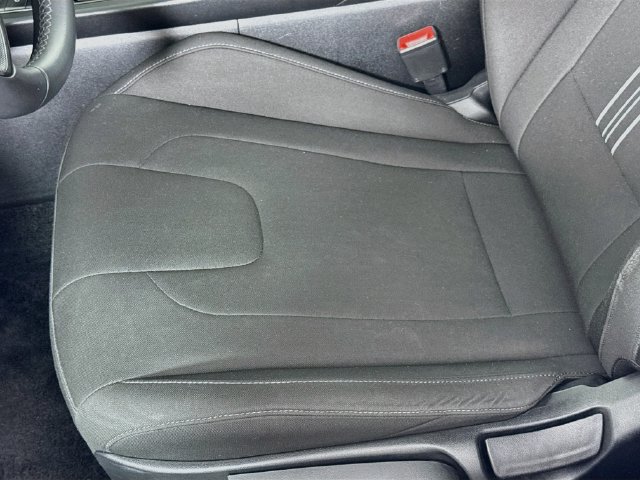 Certified 2025 Hyundai Elantra SEL FWD image 22
