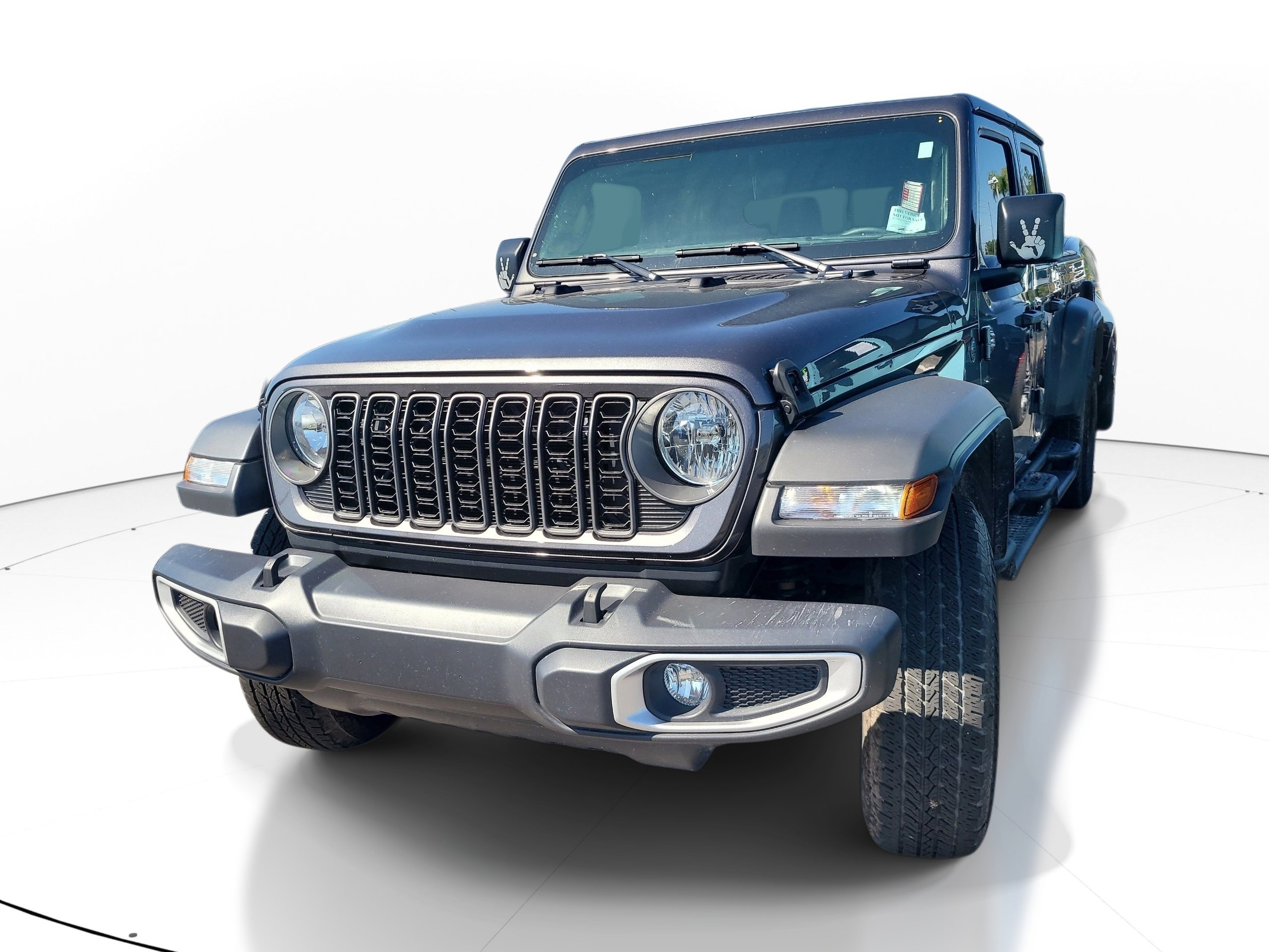 Used 2025 Jeep Gladiator Sport AWD/4WD image 3