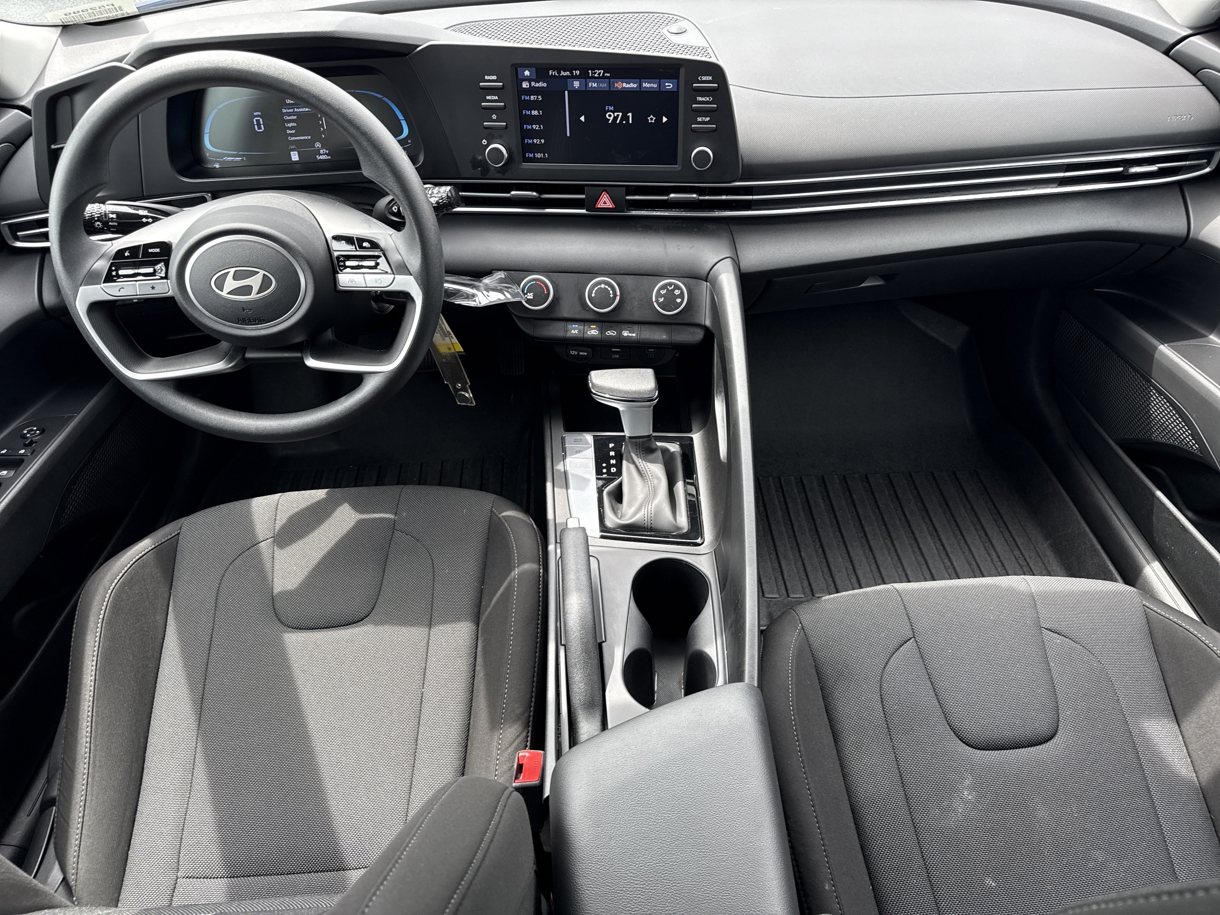 Used 2025 Hyundai Elantra SE FWD image 27