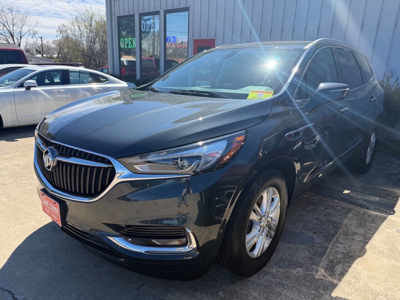 Used 2019 Buick Enclave Essence AWD/4WD image 2