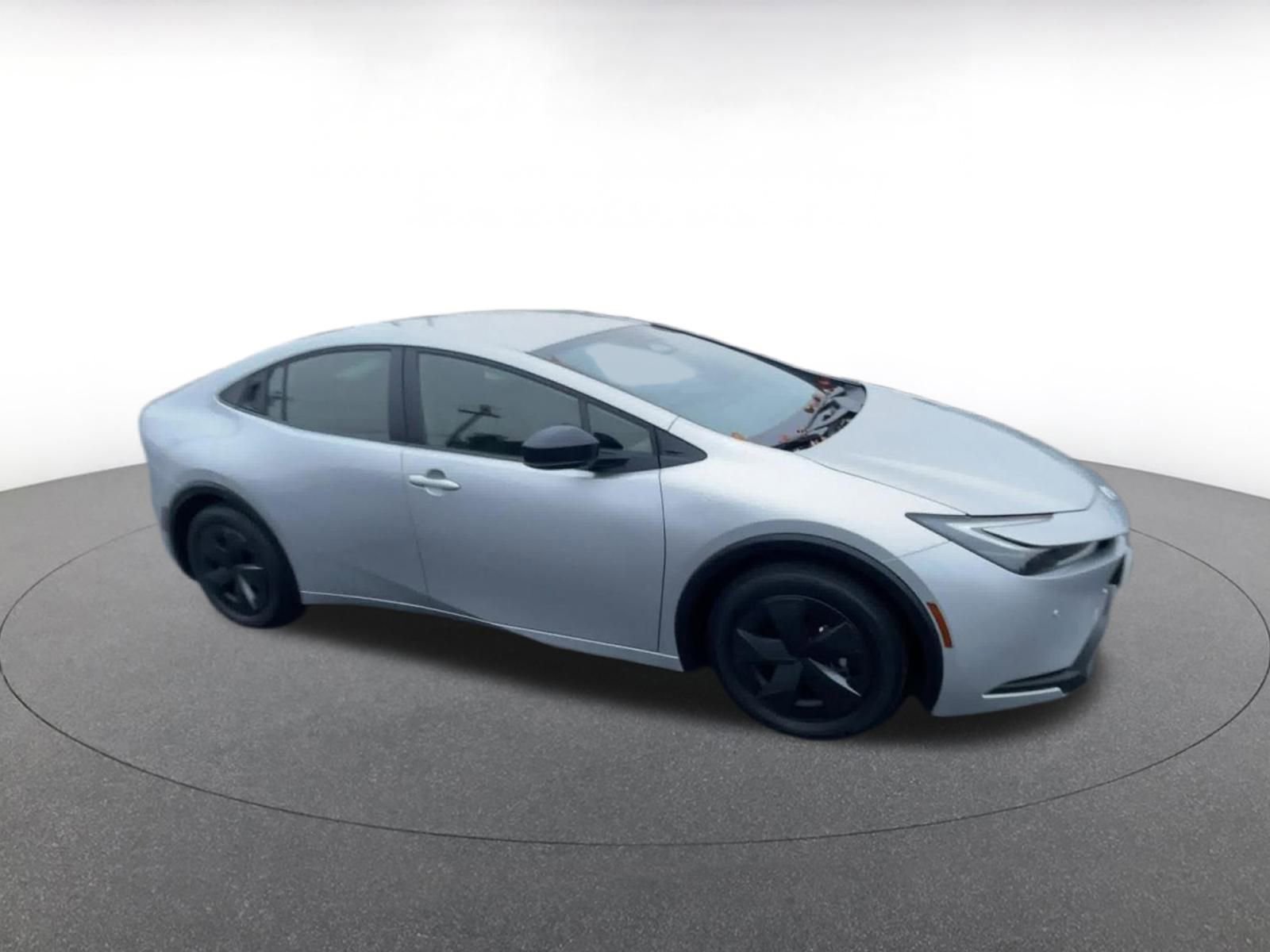 Used 2025 Toyota Prius LE image 2