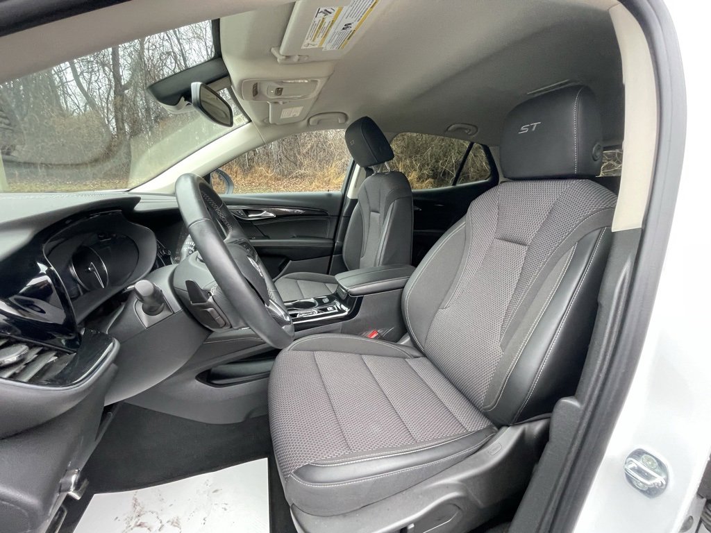 Certified 2023 Buick Envision Preferred w/ Sport Touring Package image 24