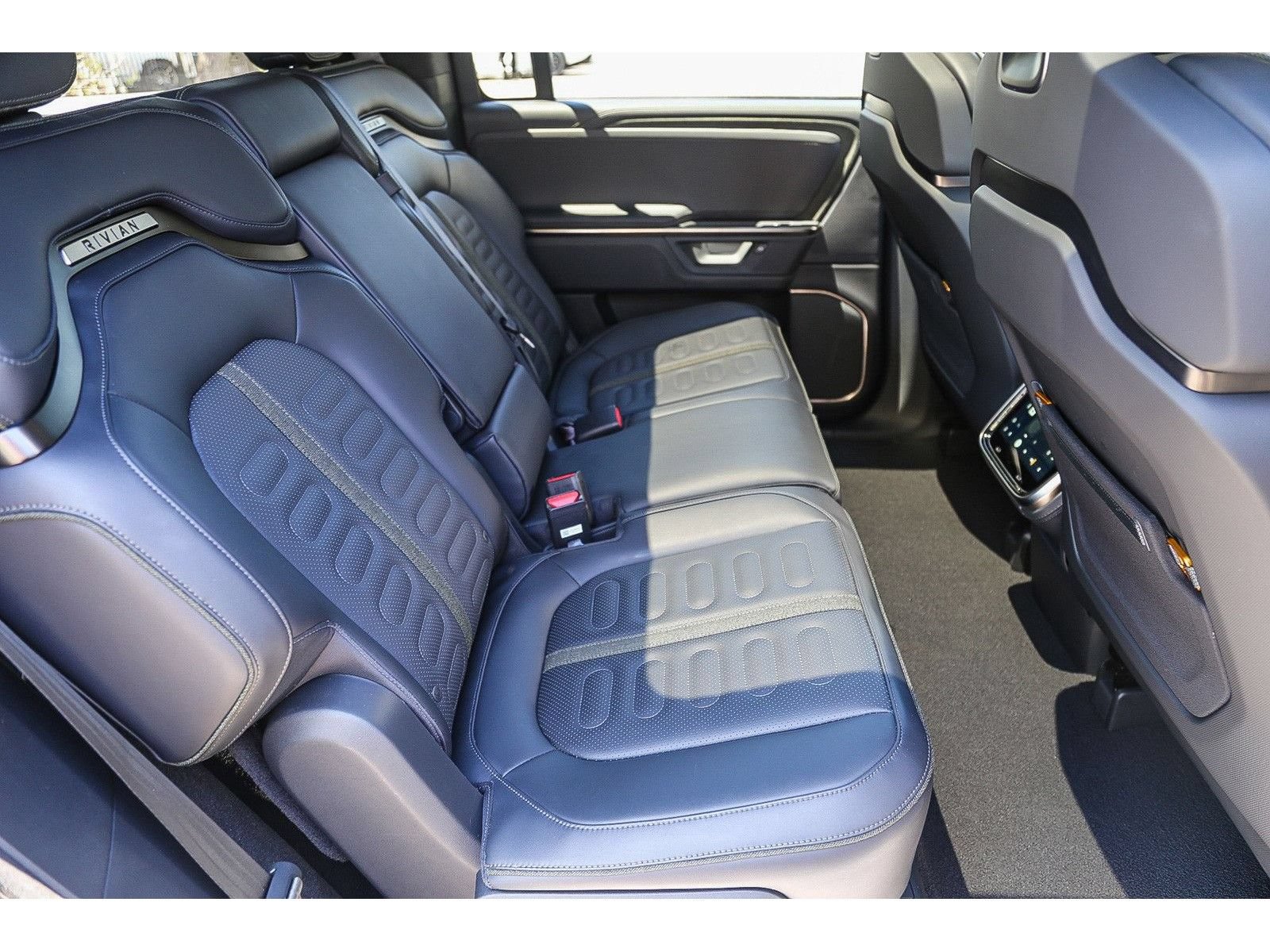 Used 2025 Rivian R1S Adventure AWD/4WD image 16