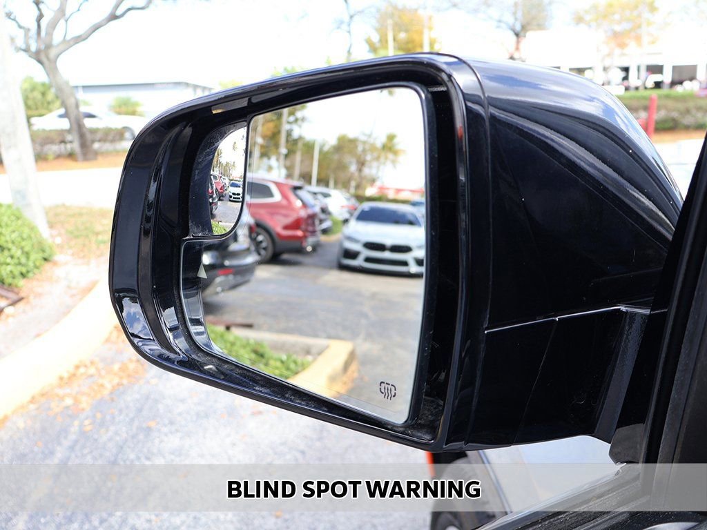 Used 2025 Jeep Wagoneer L Series II w/ 8-pass Seating Package AWD/4WD image 6