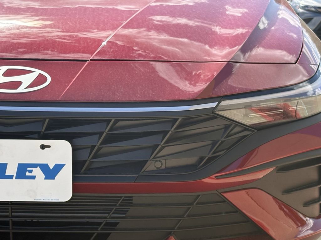 New 2025 Hyundai Elantra SE image 9