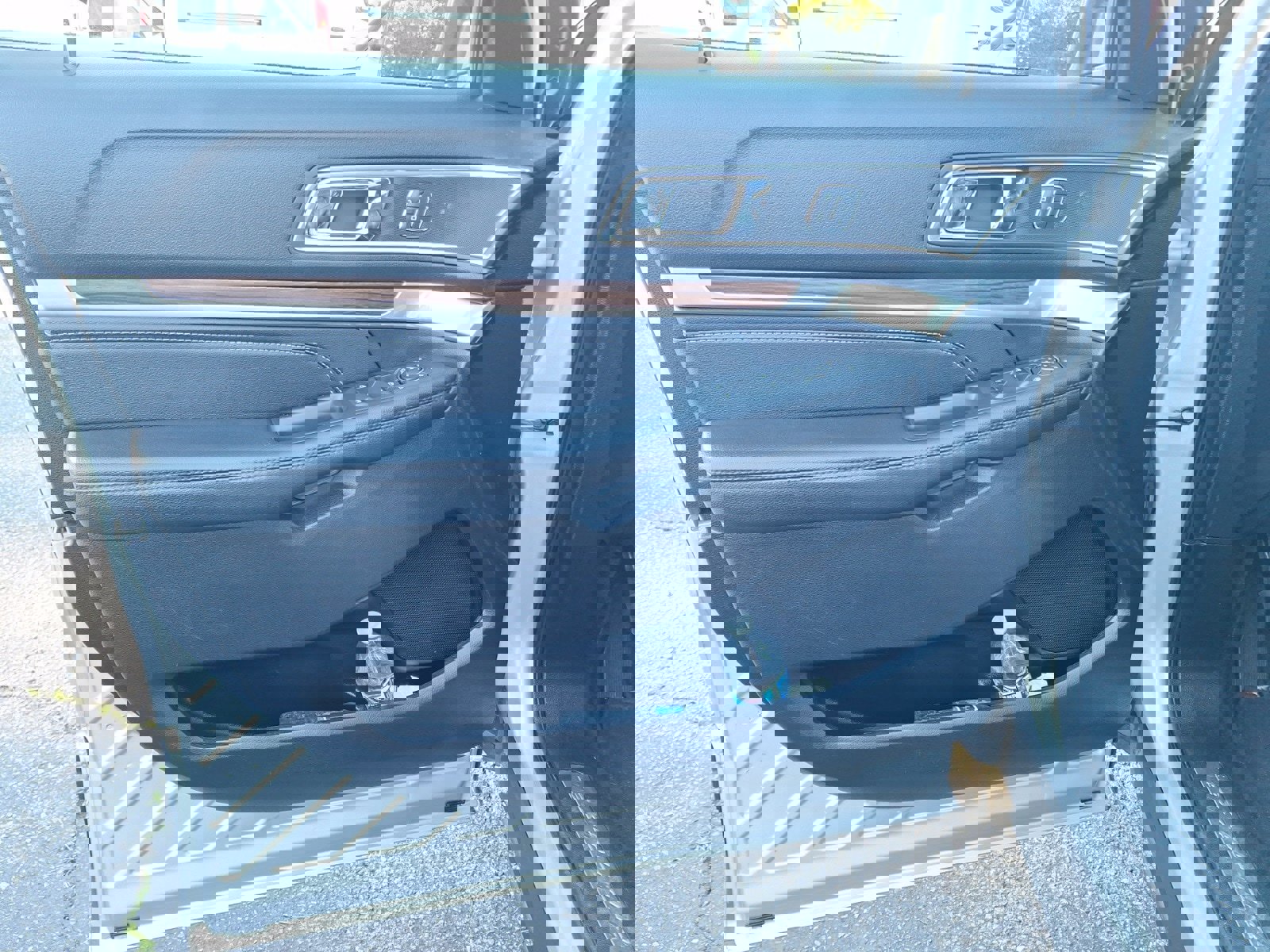 Used 2019 Ford Explorer Limited w/ Class III Trailer Tow Package image 11