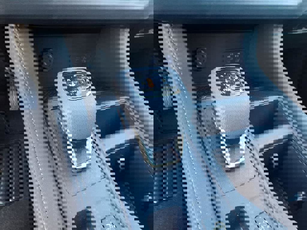 Used 2025 Nissan Pathfinder S image 11