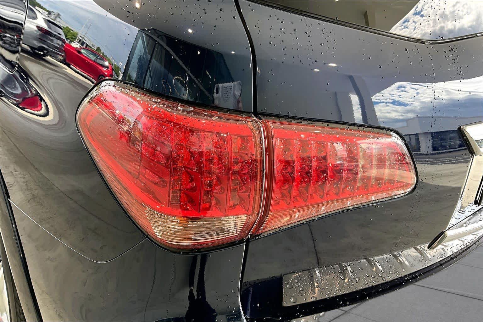 Used 2017 INFINITI QX80 2WD w/ Driver Assistance Package image 27
