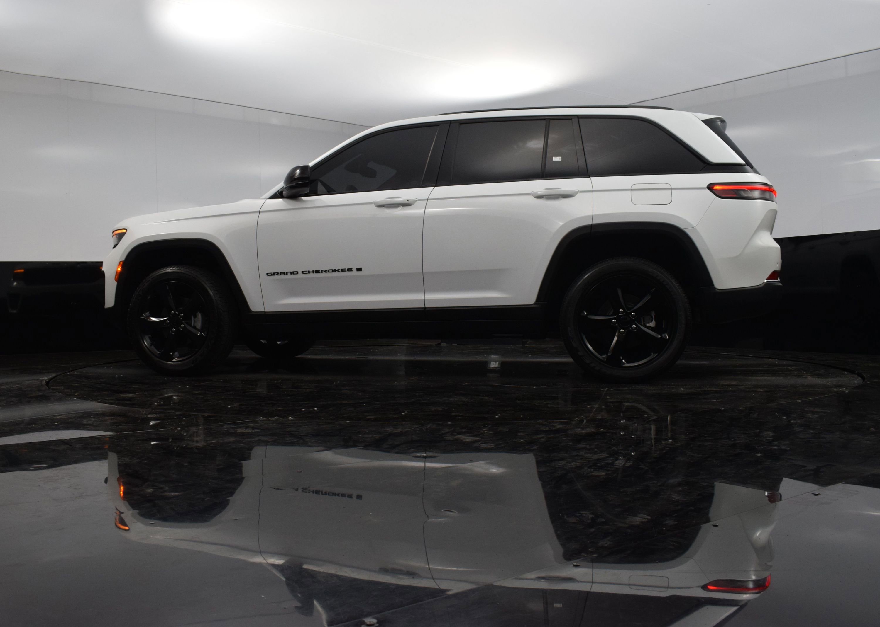Used 2023 Jeep Grand Cherokee Altitude image 20