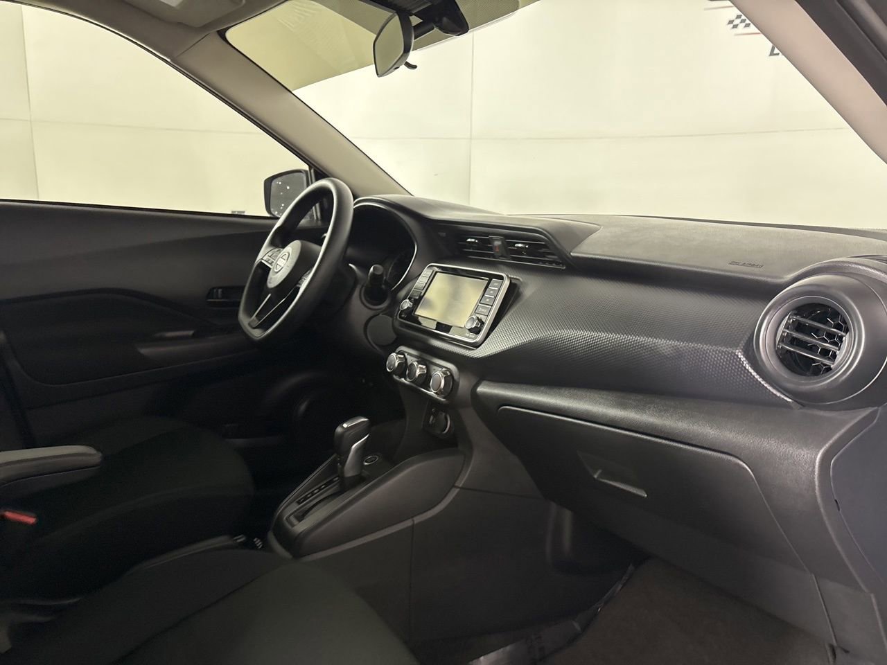 Used 2025 Nissan Kicks Play S image 27