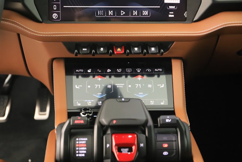 Used 2025 Lamborghini Urus SE AWD/4WD image 21