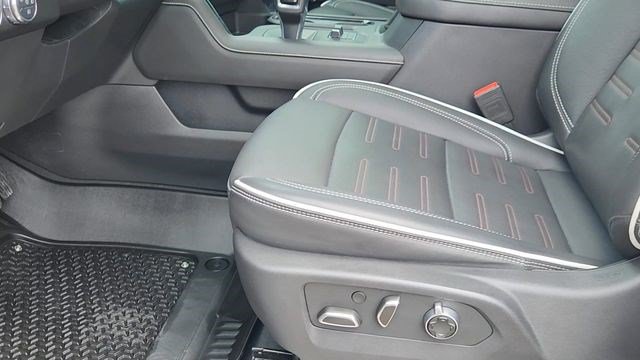 Used 2025 GMC Sierra 1500 AT4X AWD/4WD image 32