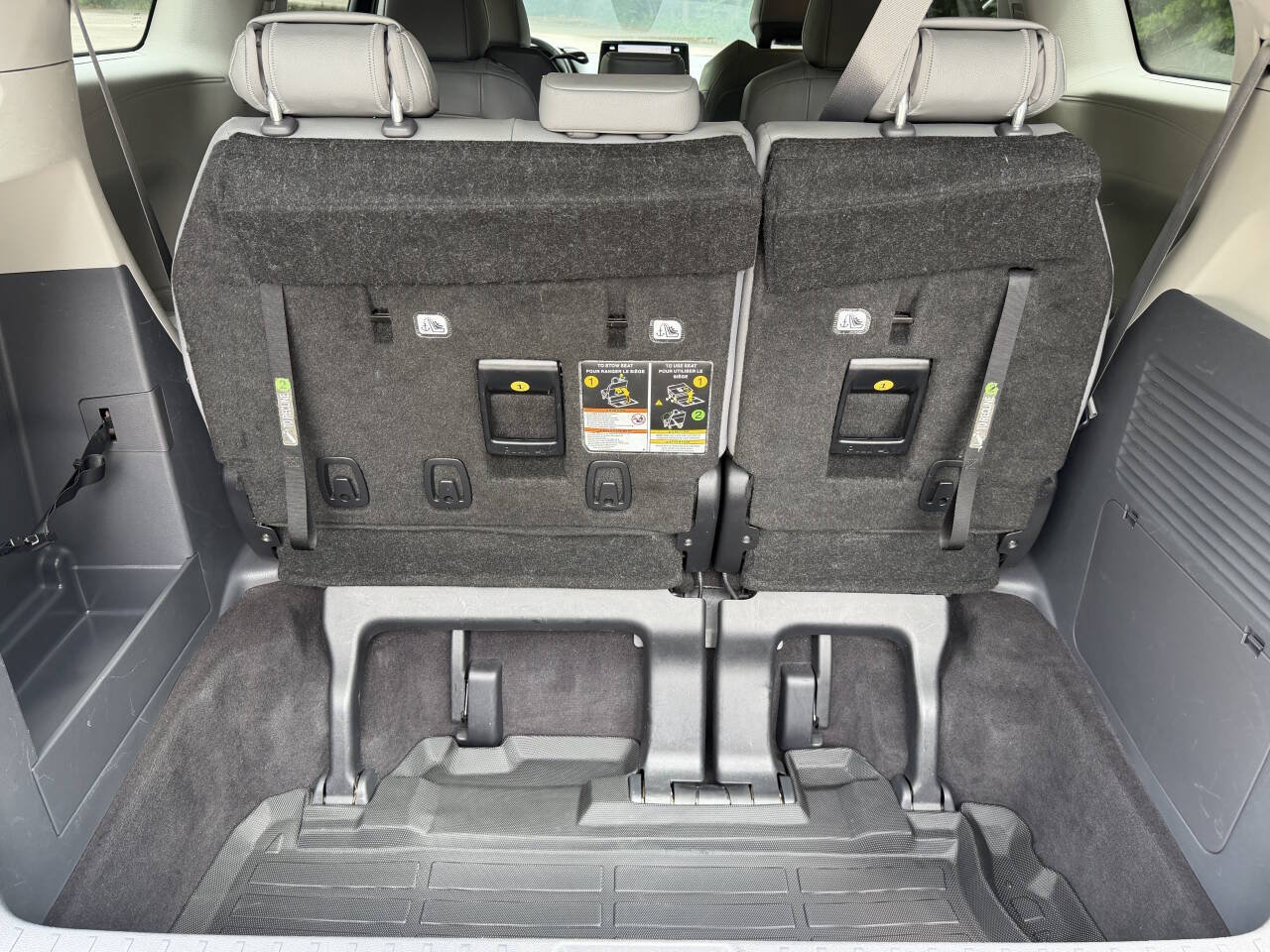 Used 2024 Toyota Sienna XLE FWD image 18