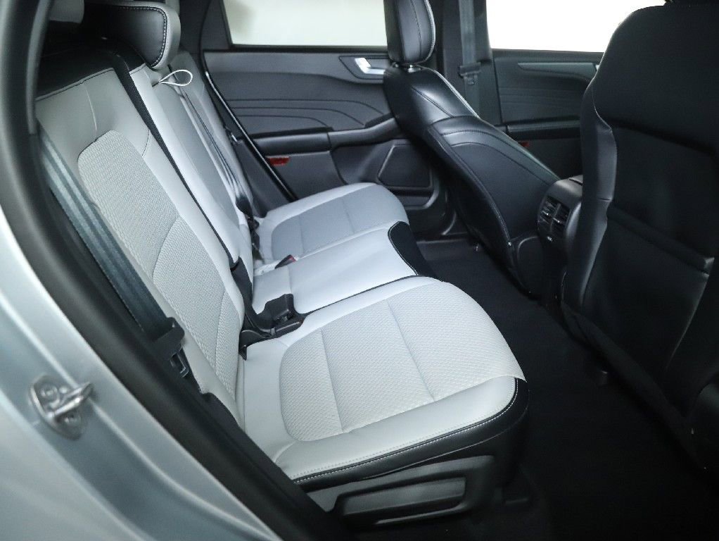 Used 2023 Ford Escape SE image 31