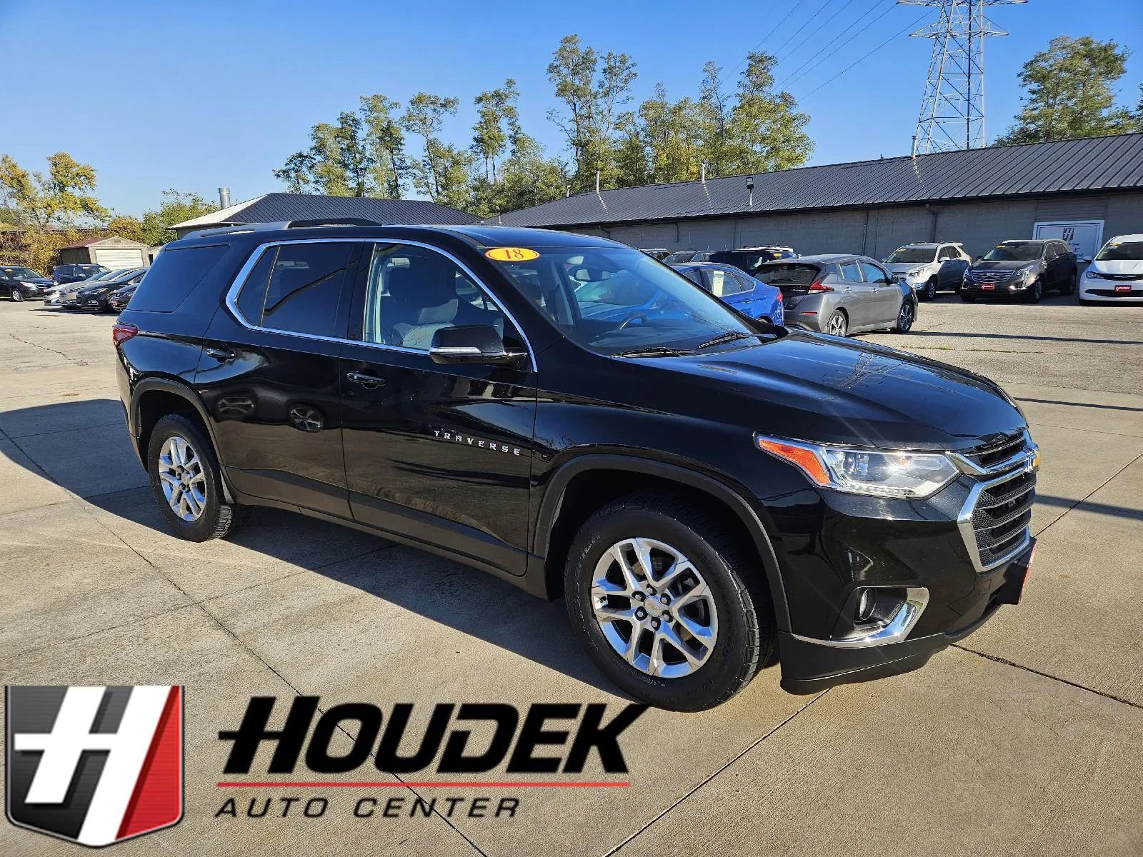 Used 2018 Chevrolet Traverse LT image 1
